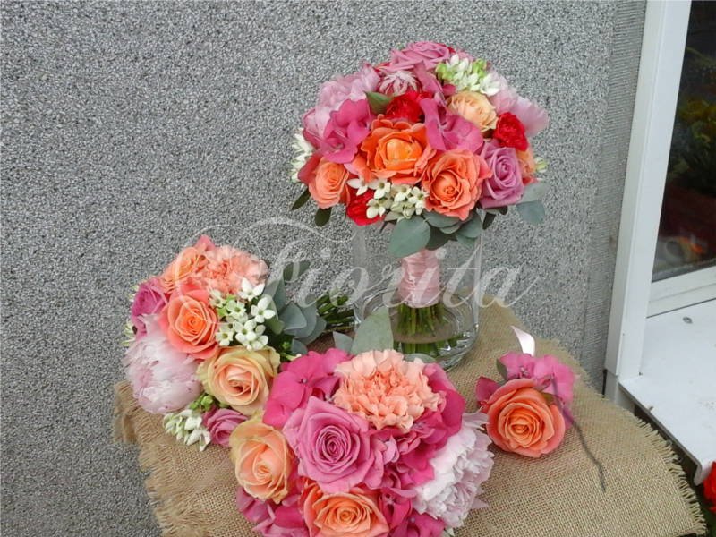 kvetiny-praha-svatebni-kytice-hortenzie-ruze-bouvardie-pivonky-karafiaty-2