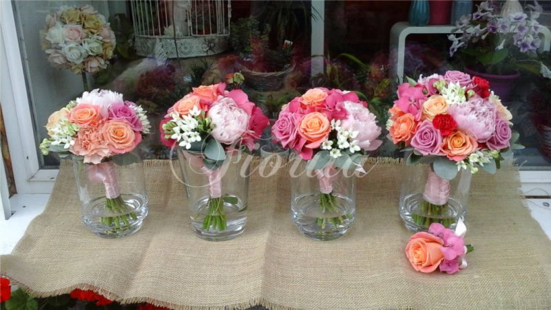kvetiny-praha-svatebni-kytice-hortenzie-ruze-bouvardie-pivonky-karafiaty-5