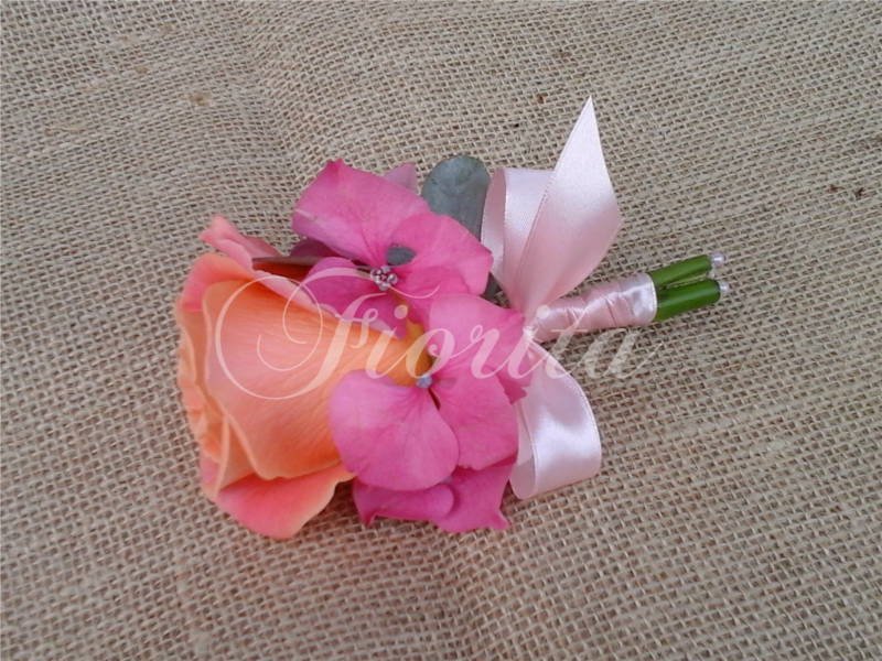 kvetiny-praha-svatebni-kytice-korsaz-ruze-hortenzie