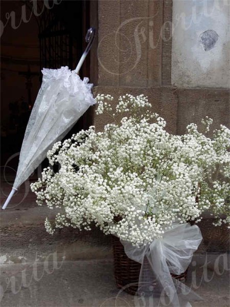 svatba-v-kostele-svateho-krize-praha-kvetinova-vyzdoba-kos-nevestin-zavoj-2