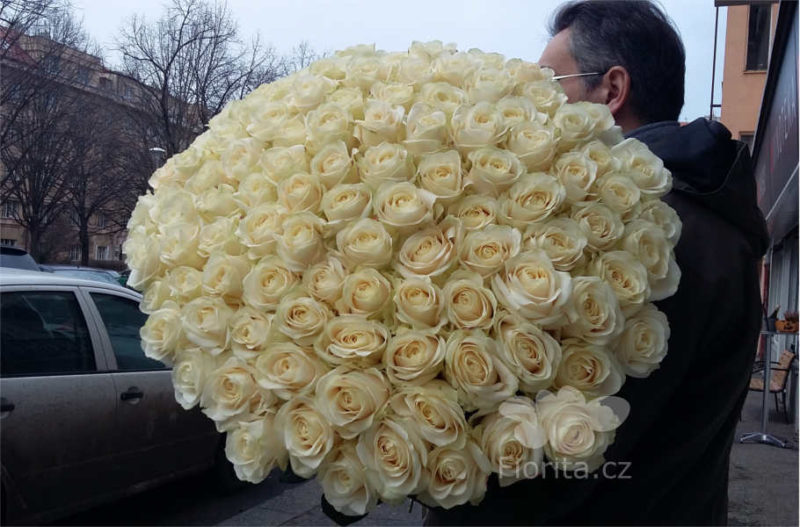 kytice-101-bila-ruze-bouquet-101-white-roses-101-belaya-roza