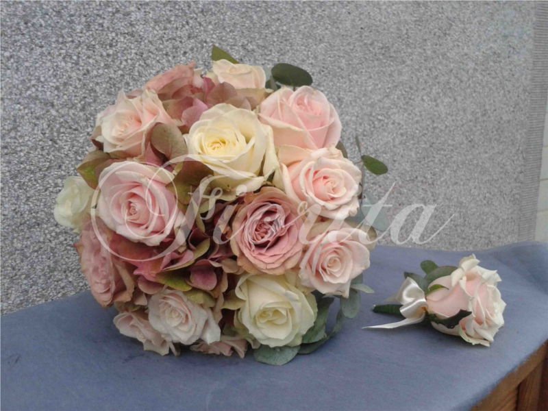 svatebni-floristika-kytice-nevesty-ruze-hortenzie-1
