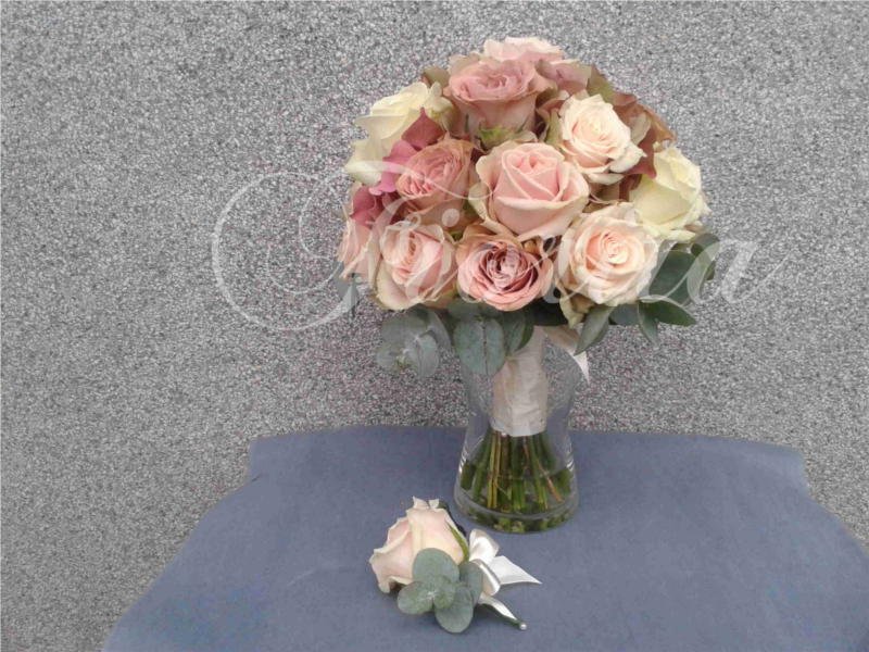 svatebni-floristika-kytice-nevesty-ruze-hortenzie-2