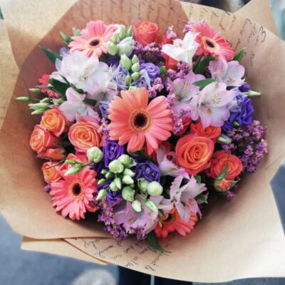A bright gift bouquet