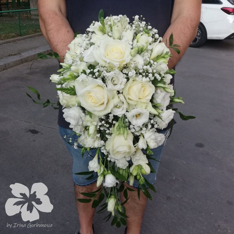 Cascading bride's bouquet
