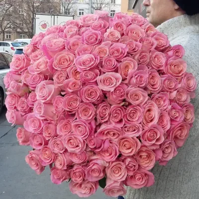 Kytice 100 dlouhých růžových růží