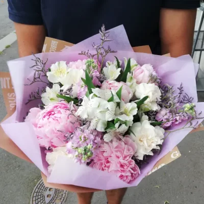 A bouquet of peonies and matthiolas P08
